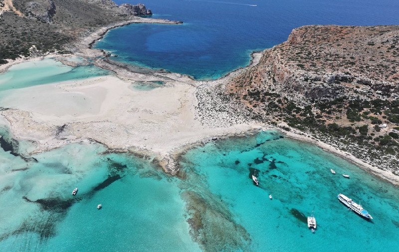 Unele dintre cele mai frumoase plaje din Europa, precum Balos din Creta sau La Pelosa din Sardinia, i-au dezamăgit pe turiști
