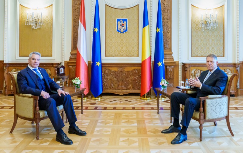 Nehammer, întâlnire de 45 de minute cu Iohannis. Concluzia, anunțată de președinte într-un mesaj: „Am convenit să continuăm procesul de aderare deplină a României la Schengen”