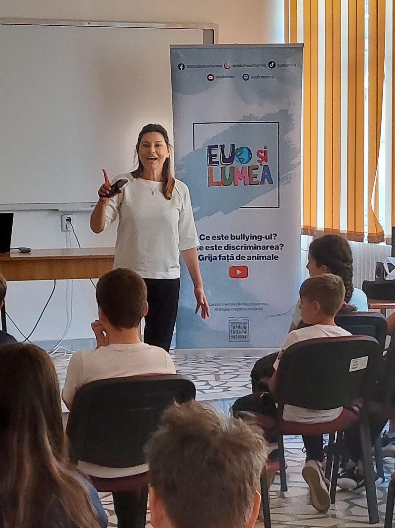 Livia Dilă merge în școli de la sate cu filmulețe despre bullying și discriminare