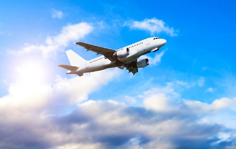 Ce înseamnă când visezi avion