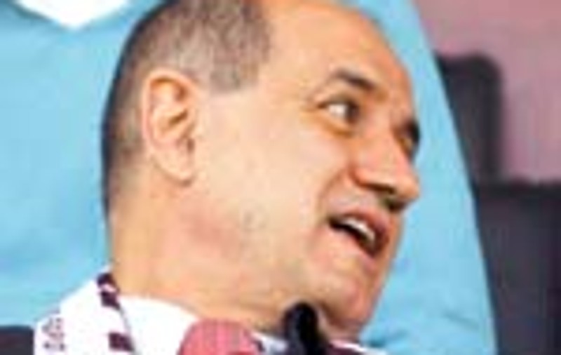 'Vorbesc si noaptea la telefon cu Ladislau Boloni'