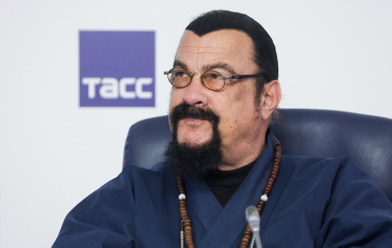 Steven Seagal își vinde vila de lux de lângă Moscova. Cum arată conacul, care în 2016 avea o valoare de 1,3 milioane de dolari