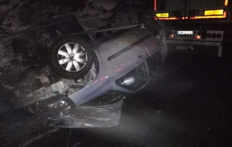 Accident cu 2 mașini și două TIR-uri pe Valea Oltului! Două persoane au fost rănite