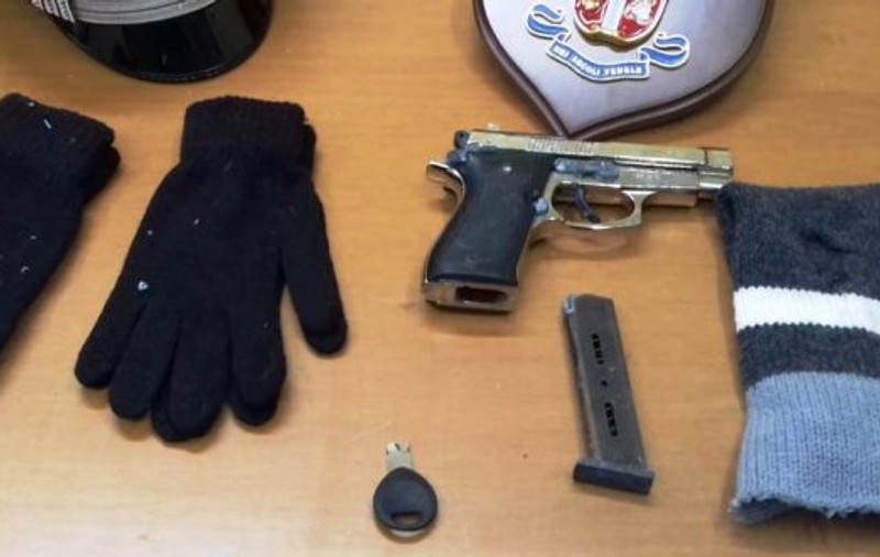 Doi români au vrut să fure o casă de marcat dintr-un magazin sicilian, dar au plecat cu un cântar