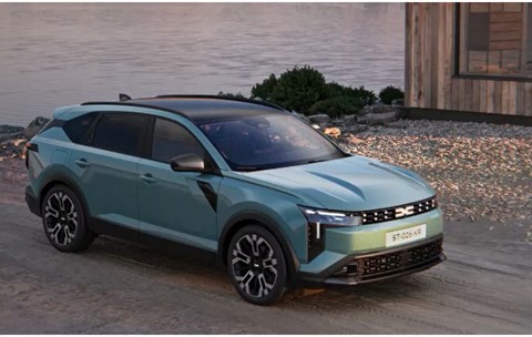 Noua Dacia, surprinsă pe străzile din București! Cum arată modelul înainte de lansare