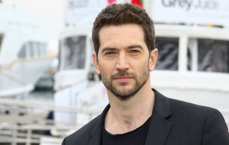 Ce știa actorul britanic Luke Roberts despre România înainte să ajungă în țara noastră: „Am avut escortă de poliție”
