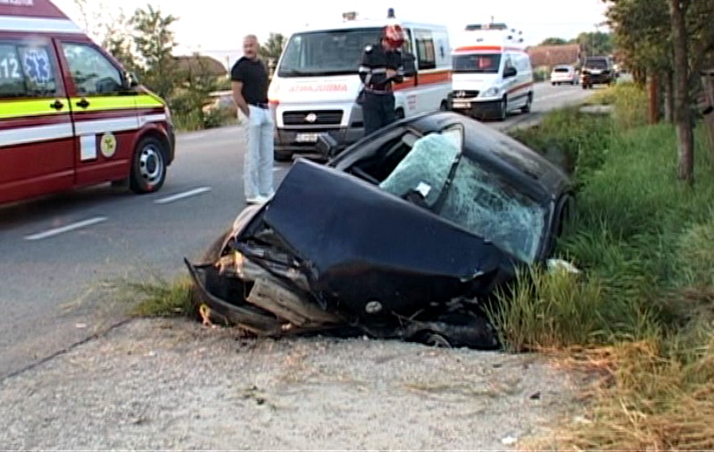 Două autoturisme s-au ciocnit în județul Sălaj. O persoană a murit