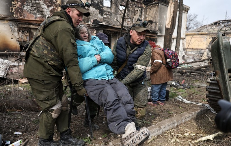 Batalionul Azov îi acuză pe ruși că au împrăștiat cu drona o substanță chimică toxică în Mariupol