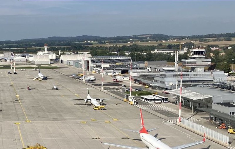 Avion Ryanair, pus sub sechestru pe aeroportul din Linz pentru o datorie de 355 de euro. Pilotul n-a avut cash să plătească