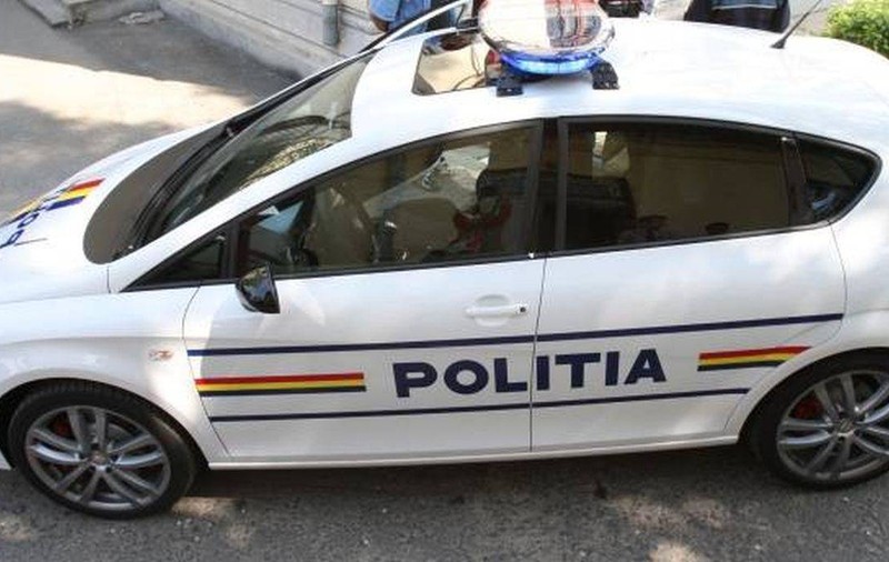 Scandal în școală! O directoare s-a luat la bătaie cu fostul iubit, un profesor de limba engleză 