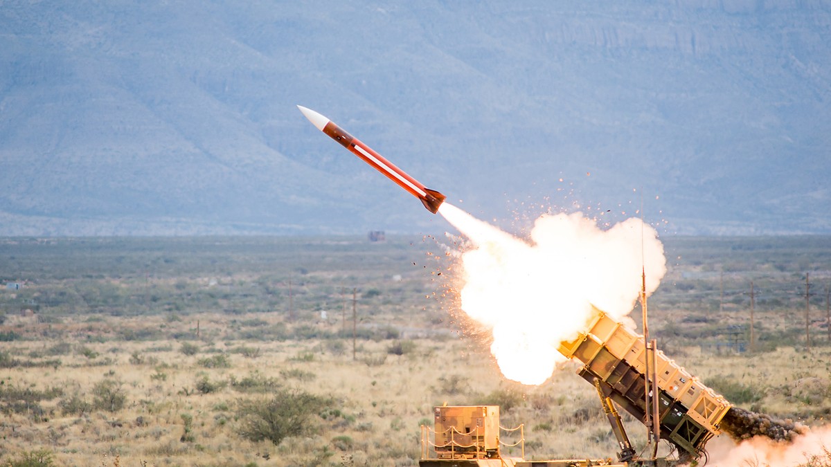 Contractele de offset, nefolosite de România, dar implementate în Polonia în cazul rachetelor Patriot. Sistemul de rachete Patriot de la Raytheon