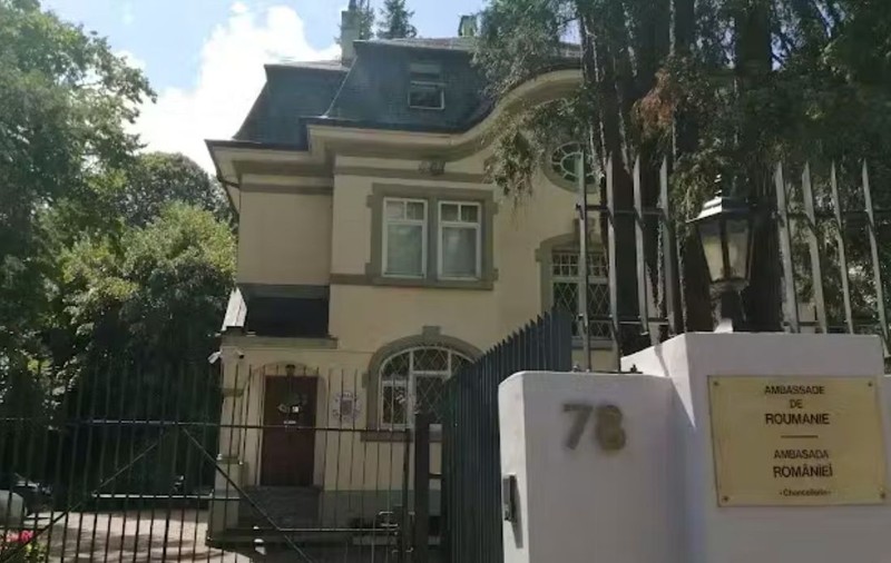 Incendiu la Ambasada României din Elveția. Un obiect aprins a fost lăsat intenționat lângă gardul instituției, poliția caută martori