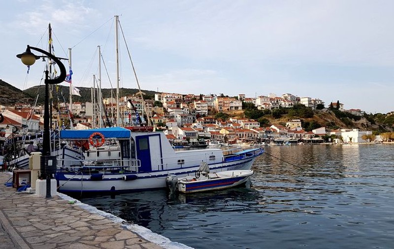 Atenționare de călătorie pentru românii care merg în Grecia: Risc ridicat de incendiu pe șase insule