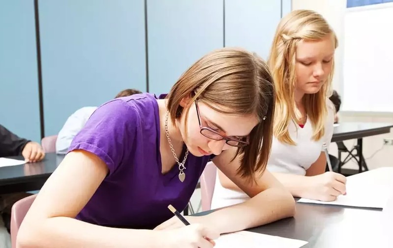 BAC Română 2024 – sesiunea de toamnă. Peste 2.600 de candidați au lipsit la prima probă scrisă