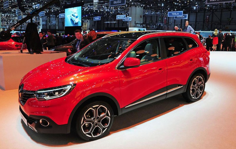 SUV-ul desenat de un român, prezentat la Geneva | Renault Kadjar va fi produs în Spania și China