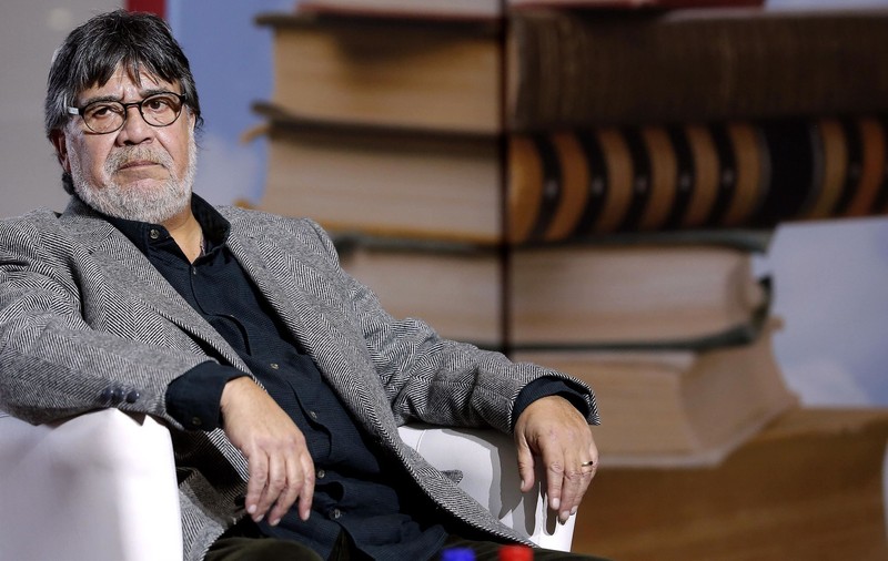 Celebrul scriitor Luis Sepulveda, depistat cu coronavirus