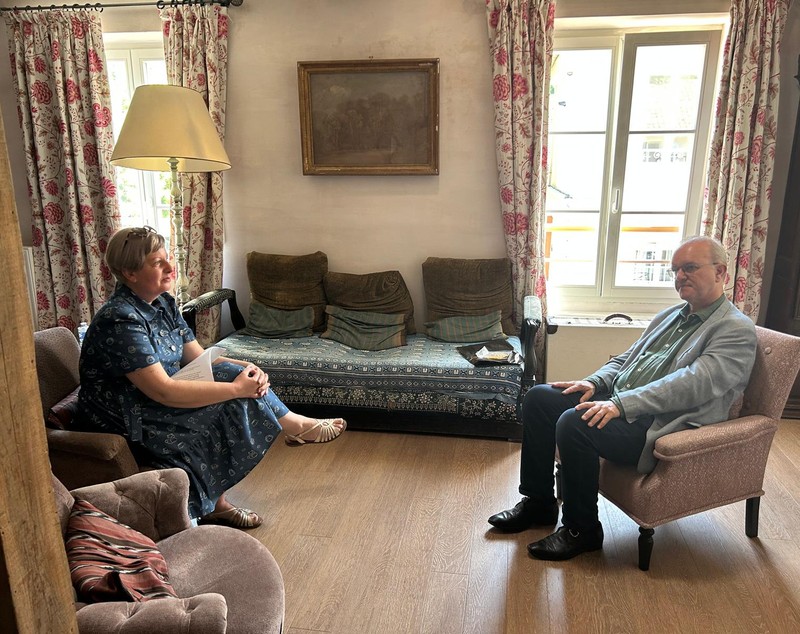 La istoricul Laurent de Gaulle, strănepotul lui Charles de Gaulle, la hanul deschis în Valmondois, în casa părintească: „Generalul a fost în această grădină, la nunta părinților mei”