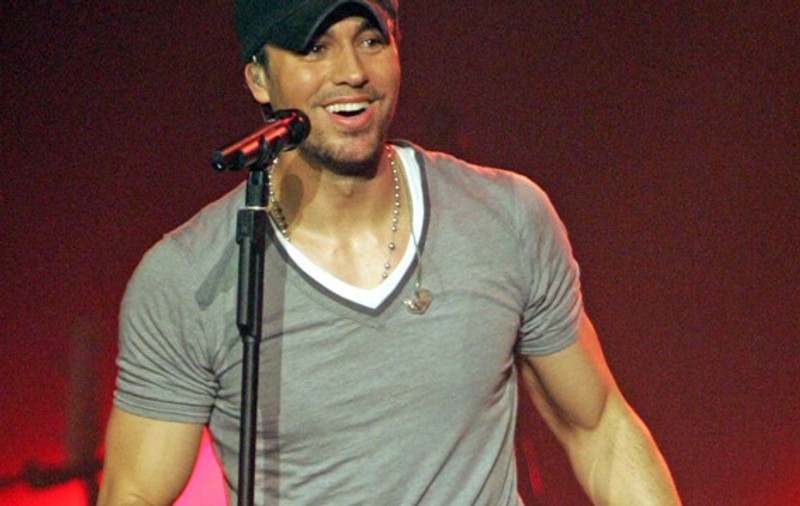 Enrique Iglesias se crede mai tare ca Michael Jackson. Află de ce!
