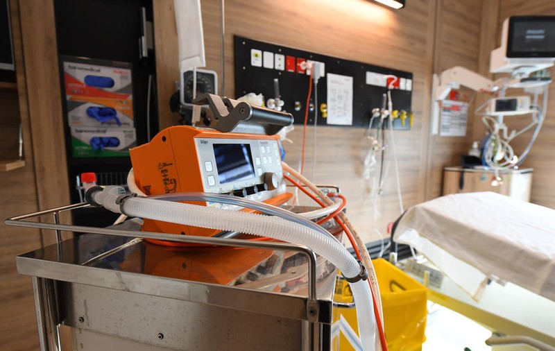 Vești bune de la pacientul 6. Bărbatul de 71 de ani din Suceava, cu probeme grave de sănătate și infectat cu COVID-19, s-a vindecat. Ce spun medicii