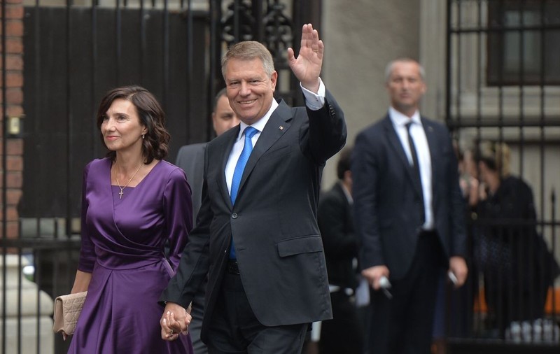 Klaus Iohannis a votat la Sibiu, alături de soția sa: „În România, în ultimii 10 ani, lucrurile au mers bine”