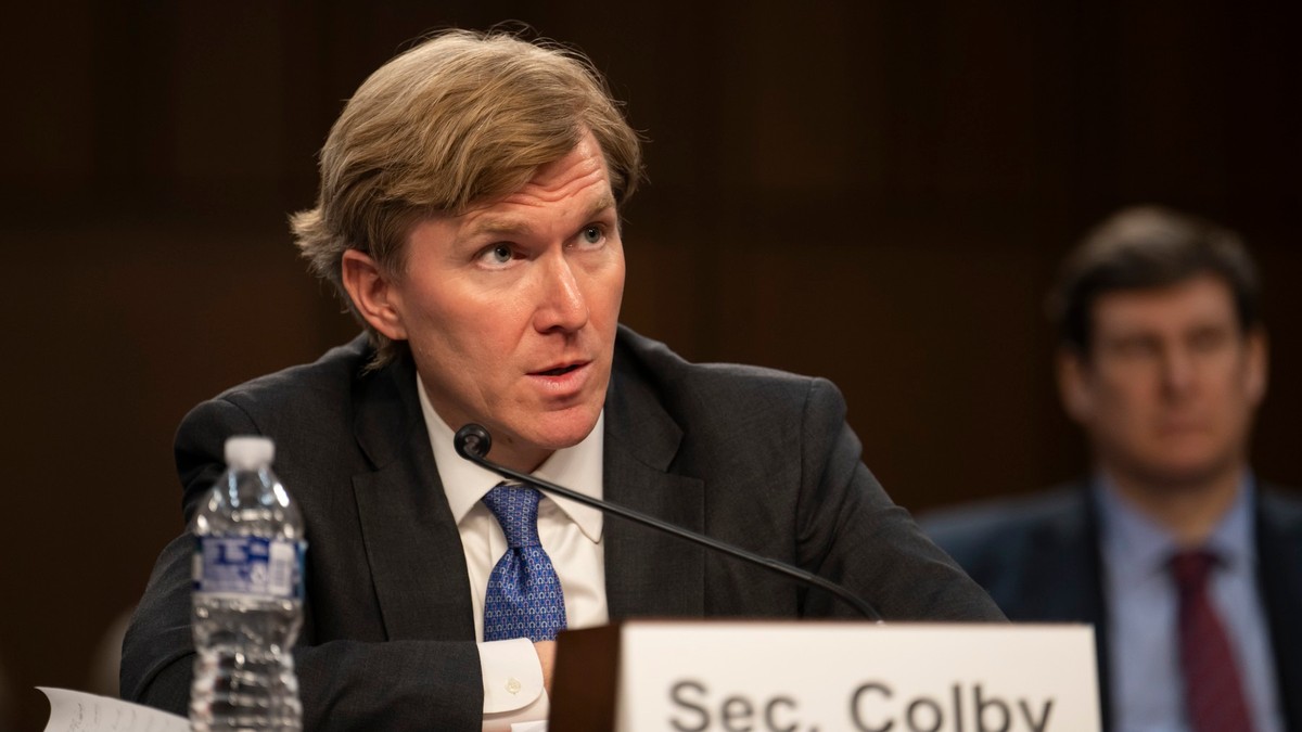Elbridge Colby, subsecretar al apărării pentru politică, în timpul unei audieri a Comisiei pentru Forțe Armate a Senatului la Washington, DC