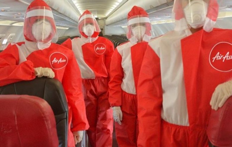 Între modă și protecție: Cum ar putea arăta uniformele însoțitorilor de zbor, exemplul AirAsia