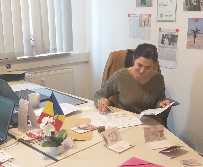 Daniela Reim, consilier la Centrul de Consiliere Arbeit und Leben din Oldenburg, trage un semnal de alarmă pentru ca românii să nu mai accepte orice condiții la angajarea în Germania | Foto: Facebook