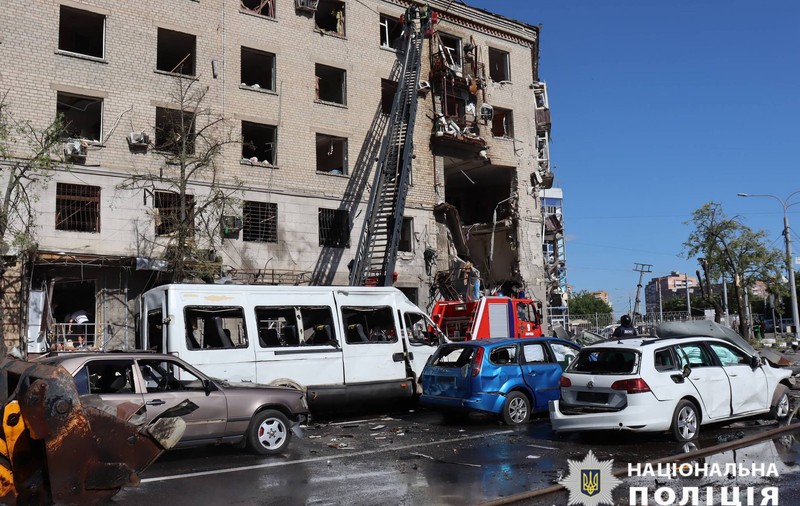Război în Ucraina, ziua 850 | Bloc de cinci etaje din orașul Harkov, lovit de ruși cu bombe ghidate. Bilanțul victimelor