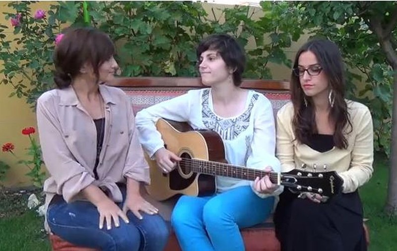 ROMÂNCELE VOR AJUNGE UN FENOMEN. Actul lor artistic ESTE O ADEVĂRATĂ CAMPANIE DE PR | VIDEO
