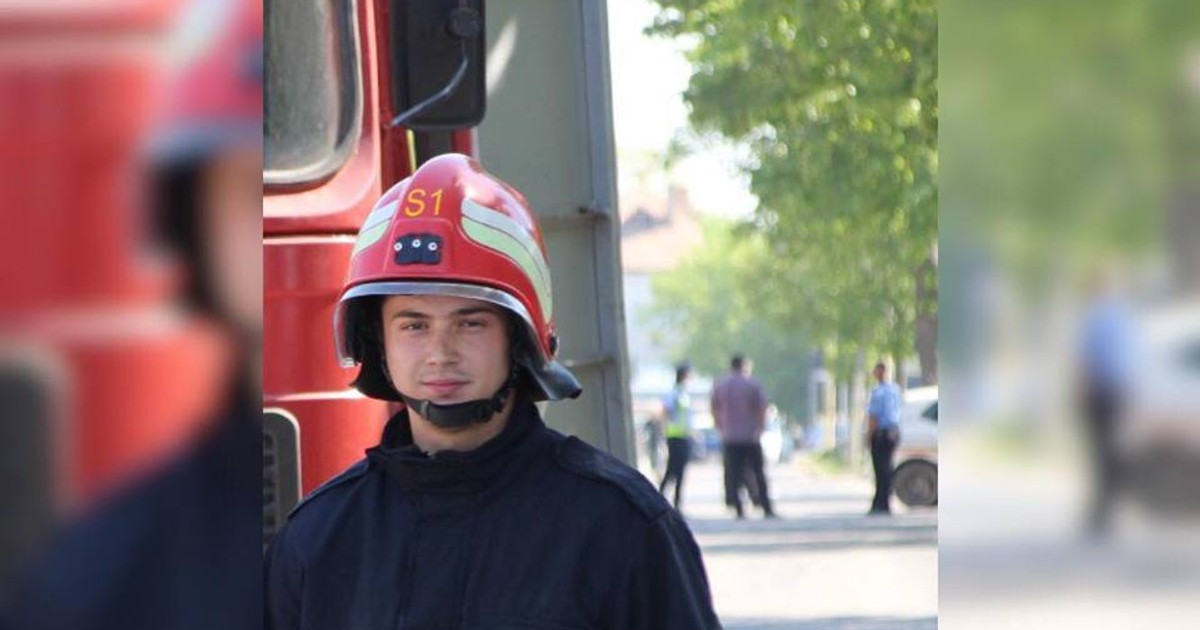 Andrei, fiul de 19 ani al pompierului-erou Gabriel Boitan, mort acum cinci ani după ce a salvat dintr-un șanț doi muncitori care fuseseră acoperiți de un mal de pământ, e fericit.