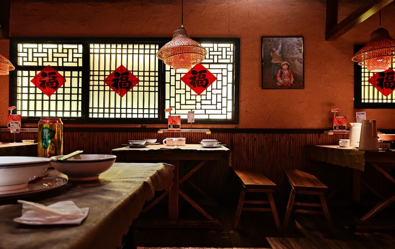 Doi influenceri au vrut să plătească „cu postări pe Instagram” ce au mâncat într-un restaurant chinezesc. Cum a reacționat patronul |VIDEO