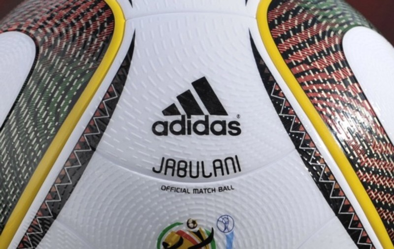 Adidas vrea 1,5 miliarde de euro în 2010