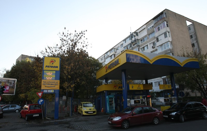 Află unde găsești cei mai ieftini carburanți din România. Benzina costă doar 4,8 lei/litrul