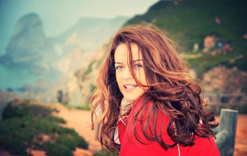 Raluca Lăzăruţ: „Crăciunul este ca o călătorie din suflet către suflet”