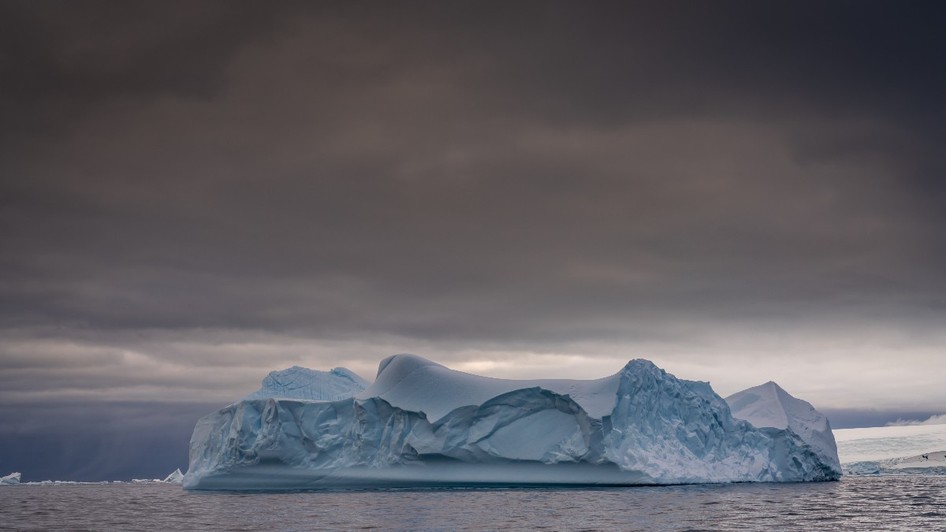 Gheața marină din Antarctica a atins, în septembrie 2026, al treilea cel mai scăzut nivel din istorie, cu un milion de kilometri pătrați sub media pe termen lung, potrivit datelor confirmate de cercetători.