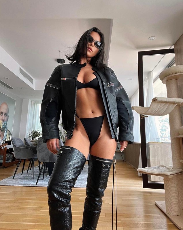 INNA a stârnit controverse după ce a pozat provocator: „De ce nu pozezi nud?”. Fotografia cu care a încins internetul