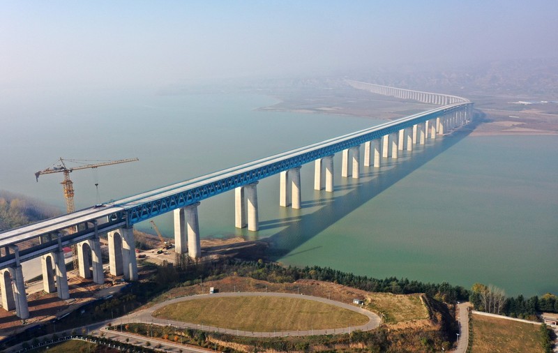 China construiește un pod feroviar de 1.800 km prin deșertul Gobi, un proiect care sfidează limitele ingineriei