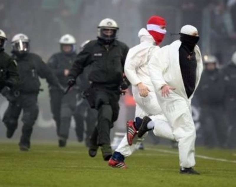 HAOS în Germania. Fanii au pătruns pe teren la derby-ul Rinului / GALERIE FOTO&VIDEO