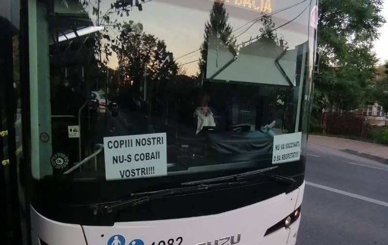 Şoferul Companiei de Transport Public Iaşi care a lipit mesaje antivacciniste pe parbriz a fost concediat