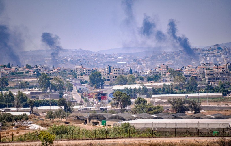 Zece palestinieni au murit și 3.000 au fugit din tabăra de refugiați Jenin, după raidul major israelian din Cisiordania