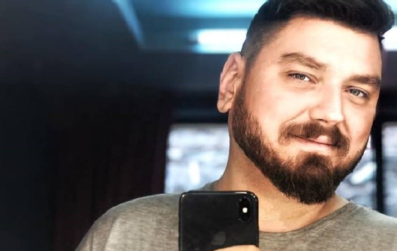 Micutzu, la un pas de tragedie. O stâncă i-a căzut pe mașină. „Mi-a strivit piciorul”