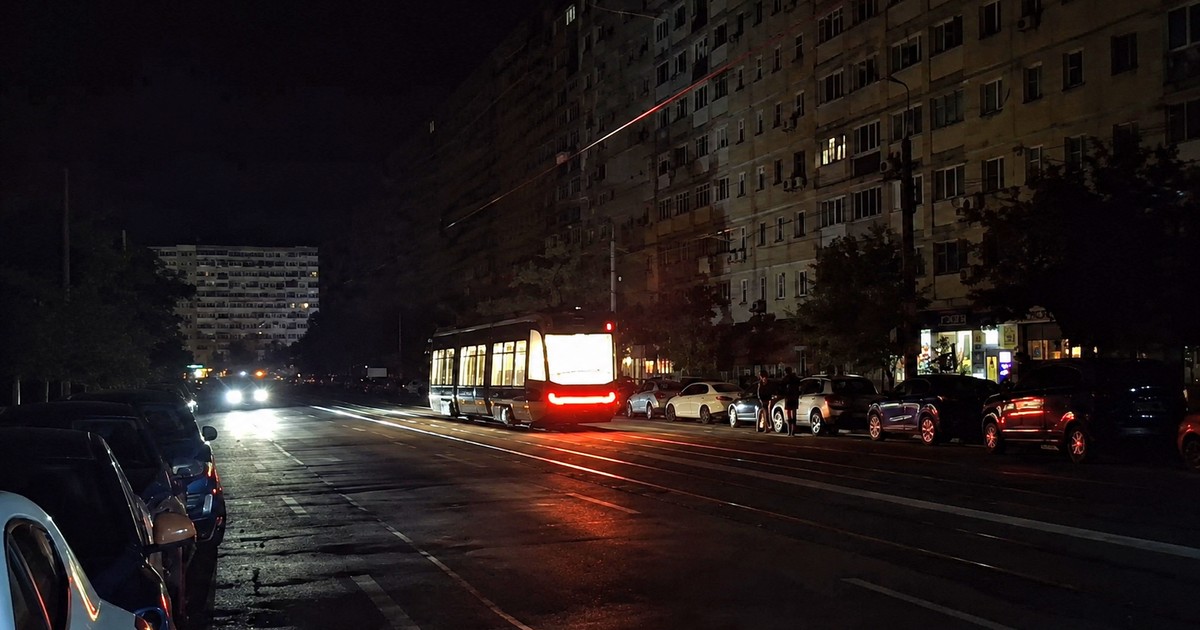 O strada din Iasi noaptea fara iluminat public