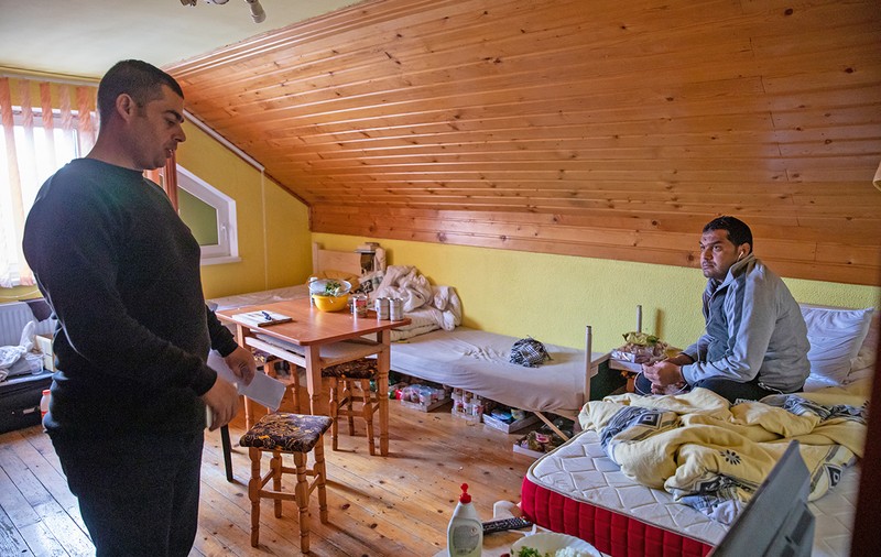 Muncitorii arabi păcăliți și abandonați la Sibiu au intrat în greva foamei. „Dacă ne îmbolnăvim de coronavirus, voi sunteți vinovați”