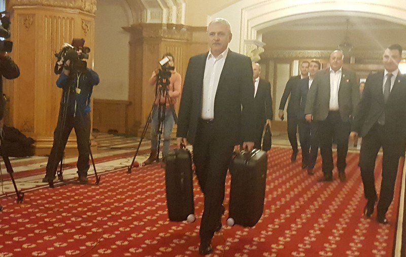 Un pensionar de 72 de ani îi ia locul lui Liviu Dragnea în Parlament