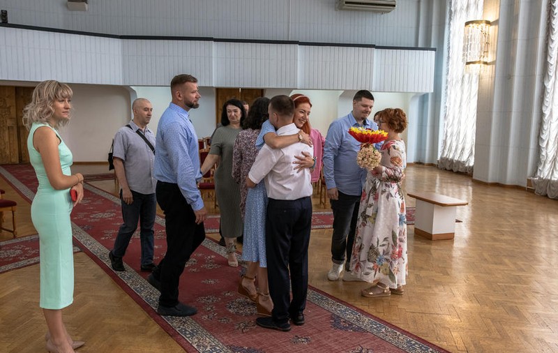 Peste 8.000 de cupluri s-au căsătorit la Kiev după invazia rusă din Ucraina