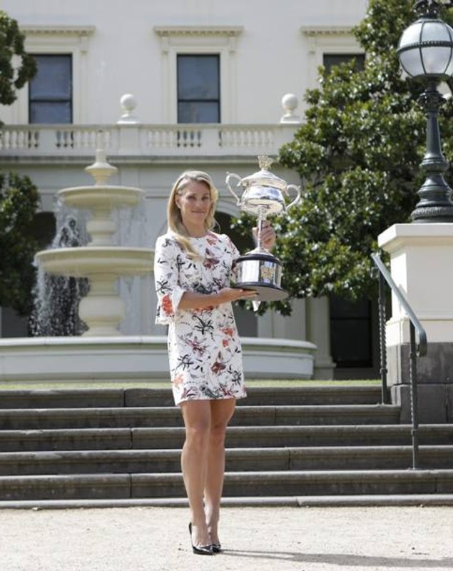 Kerber, eroina Germaniei, s-a aruncat în râu, de bucurie / VIDEO