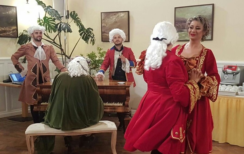 EXCLUSIV / Ana Maria Prodan le-a stricat scenariul producătorilor. Impresara a refuzat să-și pună pe cap o perucă de epocă ca să nu-și strice coafura modernă stil ”afro”