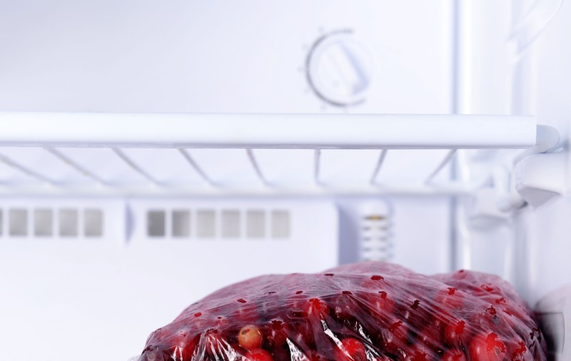 Nu toate alimentele se congelează! Lista completă a produselor care trebuie ferite de temperaturile de îngheț