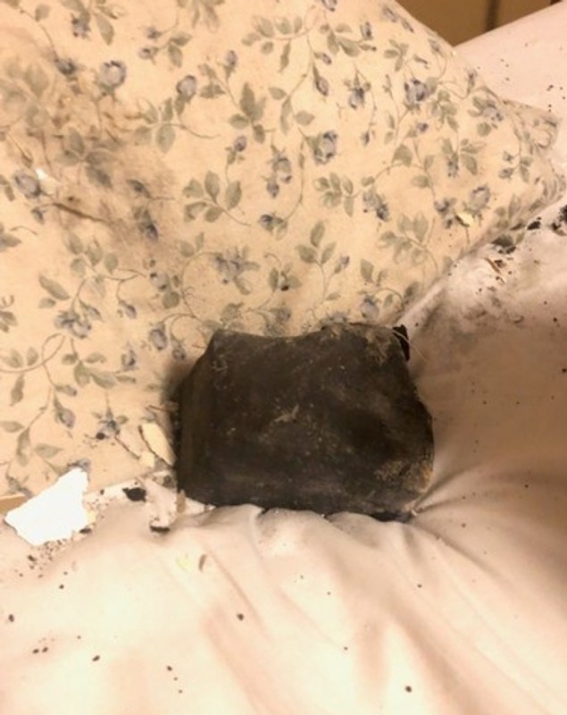 O femeie din Canada s-a trezit cu un meteorit care i-a căzut în pat, în timp ce dormea. „N-am fost atât de speriată în viața mea”
