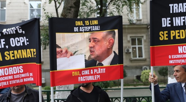Păgubiții Nordis protestează în fața DNA
